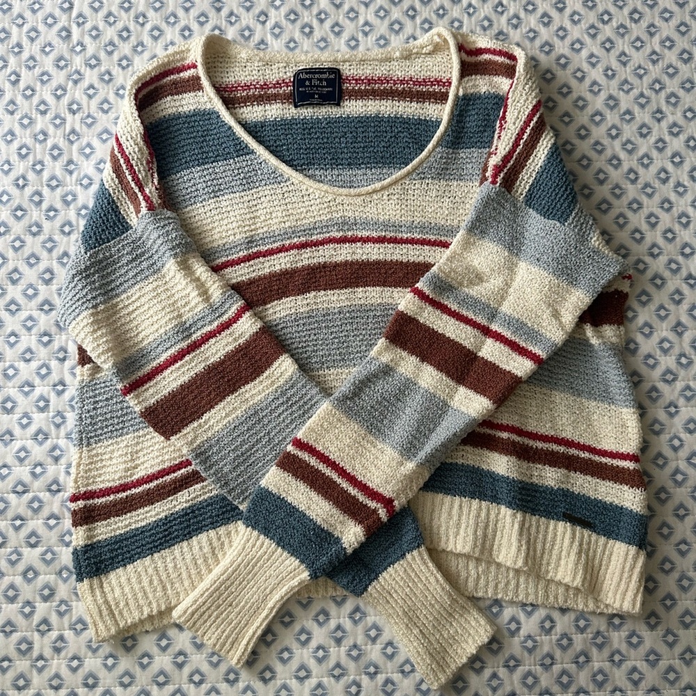 ABERCROMBIE LIGHT WEIGHT SWEATER